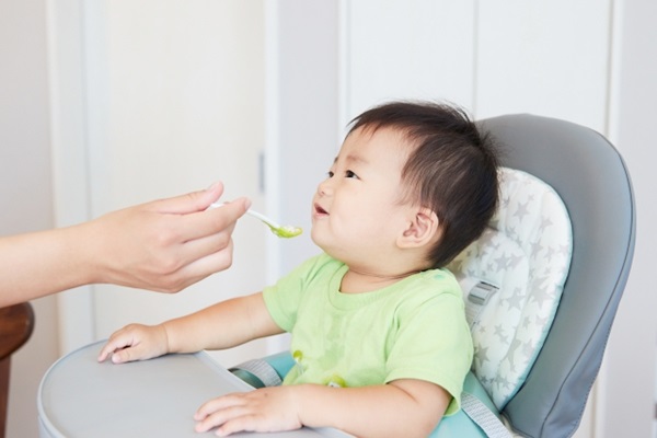 桃の離乳食はいつから食べさせられる？